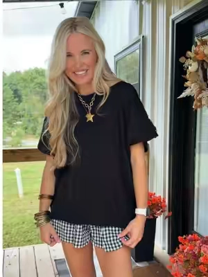 One of the only tops I can wear all year round! Obsessed with the stretch and mock neck top! So comfy and the best quality! #tiktokshopstockup #tiktokshopcreatorpicks #fallootd #falltop #everydaytop 
