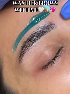 This transformation 🥲🫶🏻 @Tress Wellness  — — — — — #ad #brows #browwax #eyebrowwax #waxing 