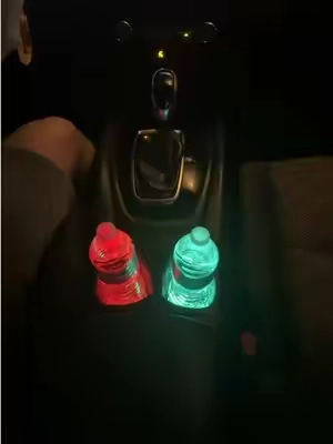 Luces para el portavasos de tu carro 🚘 #caraccessories #cargadgets #car #ledlights #caraccesories