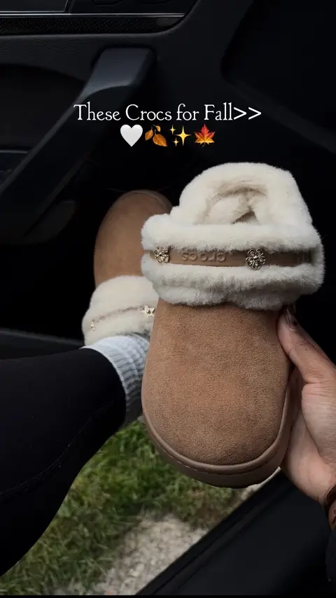 #fallshoes #crocs #fallcrocs #fuzzycrocs 