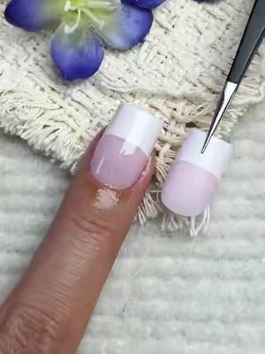 old school，stunning 💕😎#nail #pressonnails #fyp #oldschool #frenchnails 