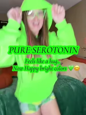 Comfrt Neon omg I haven’t stopped smiling since I put this on 💚💚💚 #NeonHoodie #OversizedHoodie #ComfrtHoodie #NeonCollection #CozyHoodie @Comfrt 