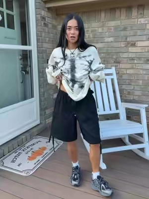 5’0” wearing size small 
