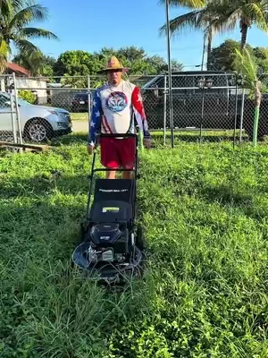 Dale un upgrade al cuidado del jardín 🌿💪 Esta PowerSmart de gasolina tiene motor OHV de 170cc, es autopropulsada y cuenta con tracción trasera para trabajar el césped con menos esfuerzo. Su plataforma de 21”/22” y las opciones de triturado, bolsa o descarga lateral la hacen súper versátil. 🏡🔥 #tiktokshopstockup #[Summerfinds) PowerSmart Self-P #PowerSmart #SelfPropelledMower #GasLawnMower 