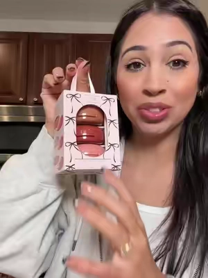 These blushes are my fav!! #tartecosmetics #tartemacaronblushglowduo #tarteholidaysets 