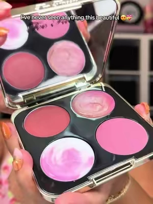 @Too Faced Holiday palette is beautiful 😍  #tootacedcosmetics #toofacedholiday #facepalette #toofaced #holidaybeautygitts