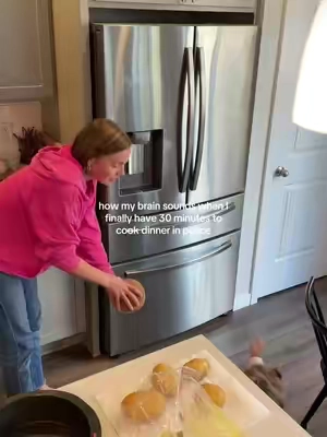 These silicone alphabet letters have been my saving grace during dinner prep! She just takes them on and off and it keeps her engaged for at least 30 minutes @joycattoys #toddlertoy #fridgemagnets #learningtoys #toddlermusthaves #toddlermomlife 
