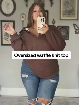 The cutest flattering throw on and go top #waffleknit #comfyoutfit #plussizefashion #curvyfashion #falloutfits 