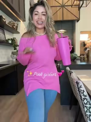 #fallfashion #falltops #longsleeveshirt #comfytop #pinkgirl 