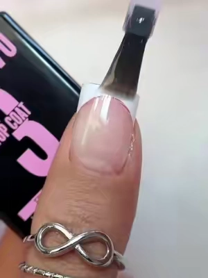 Love this vibe? Minimal manicure, pure instant satisfaction.😍✨ HL #frenchtipnails #naildesigns #pressonnails #NailTok #nailart