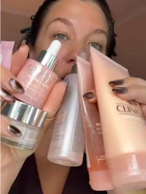 If you already love Moisture Surge…THIS is the way I’d grab it 👀💧 Five hydration essentials together in one bundle?! Cleanser, serum, moisturizer, mist AND lip treatment—girl, I love when the value actually makes sense. 😮‍💨 @Clinique Store  #dryskin #clinique #cliniqueskincare #dryskincareroutine #skincareroutine 