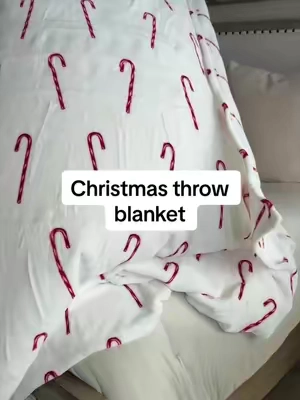 Christmas gifts made easy this year!! #christmasblanket #blanket @CGK Linens 