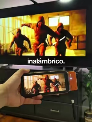 Convierte cualquier TV o monitor en una pantalla para tu celular en segundos 📱➡️📺 Sin Wi-Fi, sin Bluetooth y además puedes seguir cargando tu teléfono mientras lo usas. Súper práctico para viajes, hoteles o para usar en casa. #TikTokShop #HDMIWireless #ScreenMirroring #TechFinds #TravelEssentials 