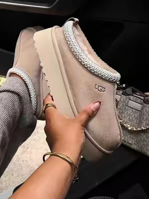 Replying to @Marissa trips the prettiest 🤎 #uggs #ugg #flykicks #uggtazz 