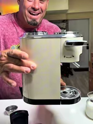 ☕🔥 ¡Café donde tú quieras! Esta QAWTOR Espresso Maker es compacta, potente y recargable. Con 20 BAR de presión y espumador de leche, puedes preparar tu café favorito en casa, la oficina, el carro o hasta cuando estás de camping. 🚗🏕️ Perfecta para los amantes del café que no quieren depender de una cafetería. ¡Llévatela y disfruta tu espresso donde sea! 🔥☕ #tiktokshopstockup #QAWTOR Portable Espresso Maker #CoffeeTok #EspressoMaker #CoffeeLover      