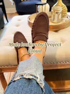 The is the loafer style all over fashion blogs for fall! Adorable. @Project Cloud #loafersforwomen #muleloafers #fallstyleinspo #projectcloud #falldealsforyou 