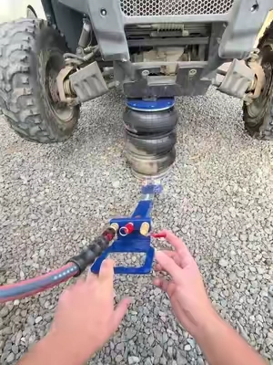 This airbag jack is absolutely game changer 🤯 #mechanics #carlift #vevor #carsandcoffee #tiktokshopcreatorpicks 