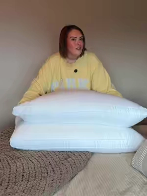 The best pillows that not only do we love in our bedroom, but my guests love them in our guest room! 👏🏼 #guestbedroom #pillows #softpillow #hotelpillows #kingsizepillows 
