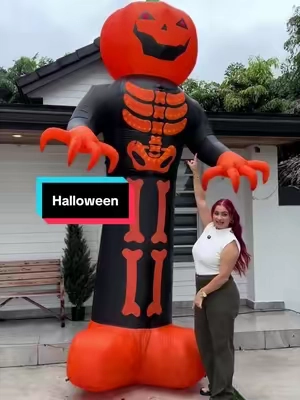Este inflable de Halloween mide hasta 12 pies, trae luces LED y de noche se ve brutal en la entrada o el patio. 🎃👻 #halloween#halloweeninflatables#halloweenoutdoordecor#TikTokShopCreatorPicks#spookyseason 