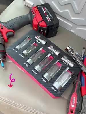 Finally, we can bypass the oil pipe and use the sleeve. #fuellinesocket #fuelrepair #autorepair #toolupgrade #SummerVibes