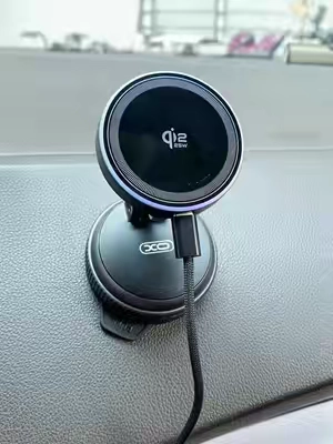 ⚡️🚗 Solo coloca tu teléfono para cargarlo: este soporte de carga inalámbrica magnética se carga automáticamente mientras conduces, ¡sin complicaciones! #carmount #car #wirelesscharging #dealsforyoudays #phonemount