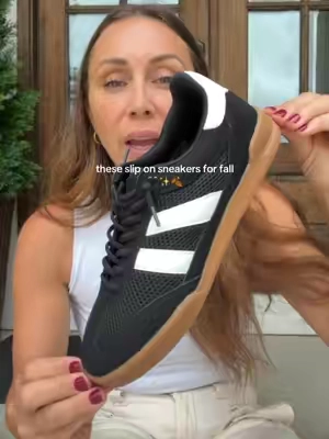 the cutest shoe for fall. I already know the neutrals are going to sell out fast 🖤✨🍂 #fallshoes #shoes #womensshoes #fallfashion #comfortableshoes 
