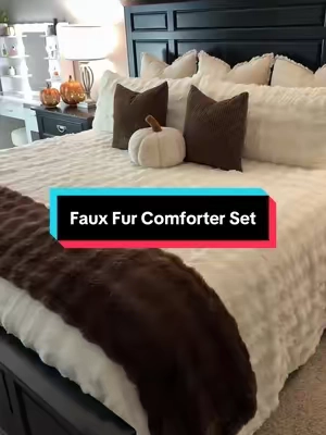 Cozy season is here and I'm never getting out of bed again!!! 🍁🍃🍂 #comforter #fauxfurblanket #comforterset #bedding #cozyseason 
