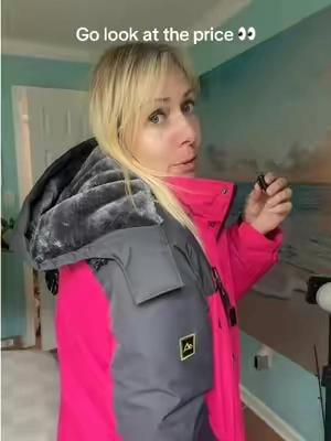 The Magcomsen Women’s waterproof winter jacket is so warm and cozy 