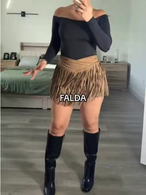 Replying to @Esther Contreras #miniskirt #fringeskirt #suedeskirt #partyskirt #halaraskirt 