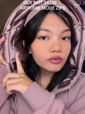 comfrt dropped a beautymaxxing hoodie 👩🏽‍🦱🩰✨ #comfrt #comfrtclothing #comfrthoodie #airplanemode #curlyhair @Comfrt 