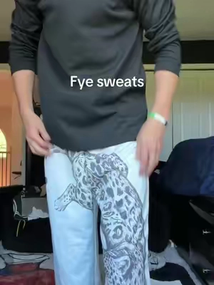 So peak #tiktokshop #fashiontiktok #fashion #fit #sweatpants 