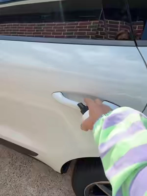 Car hack to making it smell fabulous! #car #fall #caraccessories #roomspray 