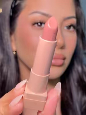 Wow I LOVE 😍 @Natasha Denona  Shade: Vanilla Swirl #natashadenona #concealerlips #lipcombo #everydaymakeup #lipsticktutorial 