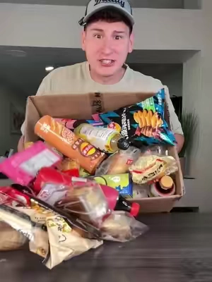 So many snacks #asiansnacks #food #chips #drinks #desserts 