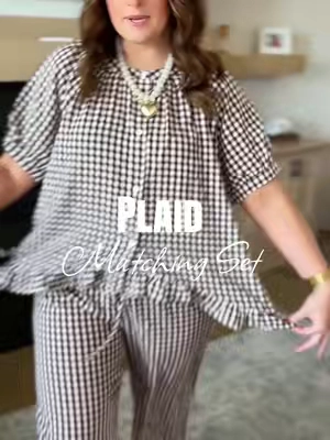 Worn so many different ways! Cutest plaid matching set! @SCUSTY #matchingset #matchingsetforwomen #christmaspajamas #plaid #gingham 