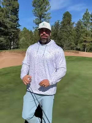 These lightweight fleece hoodies from Maelreg will keep you looking great on and off the course all year! - #mensfashion #fitover40 #blackfriday #golf #golfhoodie 