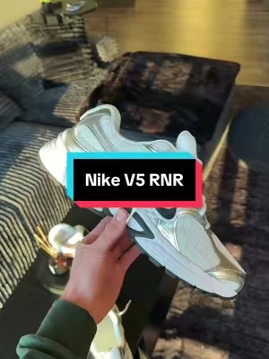 #nikeshoes #nikev5rnr 