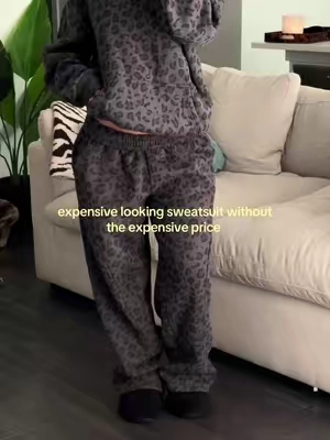 so cozy, cute, & affordable iykyk🕯️☁️ 🐆 love this colorway of this sweatsuit! wearing size M in both #sweatsuit #sweatsuits #sweatsuitset 