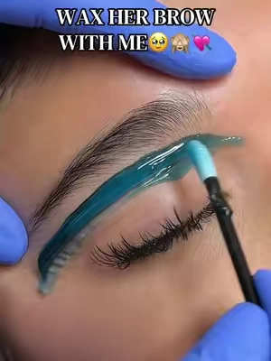 This before and after is crazy✨ @Tress Wellness  — — — — — #ad #brows #eyebrows #browwaxing #wax 