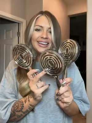The hair brush of your dreams #hair #halovida #brush #hairbrush #hairbrushing @HALOVIDA 