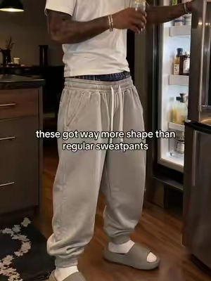 baggy without looking sloppy #sweatpants #joggers #baggypants #menswear #fyp 