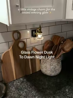 adds the prettiest little glow to the room ✨ #cozy #Home #homedecor #light #glow 