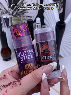 🎃✨ One swipe of this Halloween glitter stick and suddenly the whole look feels Halloween-ready. You can swipe it on your face, body, or hair for an extra sparkle. ✨ #glitterstick #halloweenstyle #bodyglitter #hairglitter #funmakeup