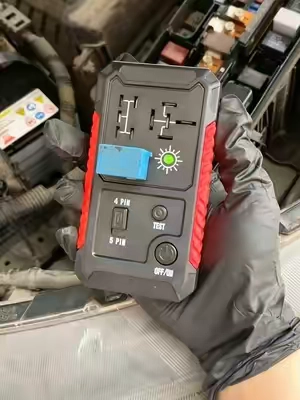 Deja de Adivinar: ¡Encuentra Relés Defectuosos Rápido! #CarHacks #DIYCarRepair #CarTools #MechanicLife #AutoTips