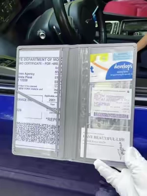 Great size and something that’s always worth having in the car 👍 85 #tiktokmakemebuyit #tiktokschool #schooltiktok #carholder #cardwallet