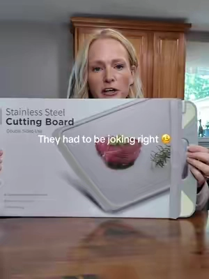 It’s even a 2 in 1 without the plastic #cuttingboard #microplastics #cookinggadgets #CookingHacks 