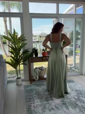 what a flattering gown omg 