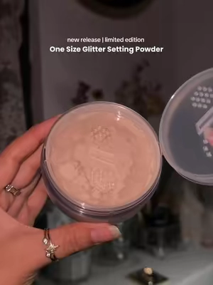 One Size Glitter Setting Powder | @ONE SIZE BEAUTY NEW RELEASE 💫 Available 9.29 on TikTok Shop #glitter #onesizebeauty #settingpowder #onesize #glittermakeup 
