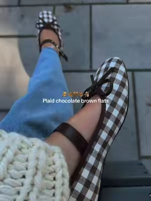 How perfect for fall! #fall #flats #plaid #fallfashion #shoes 