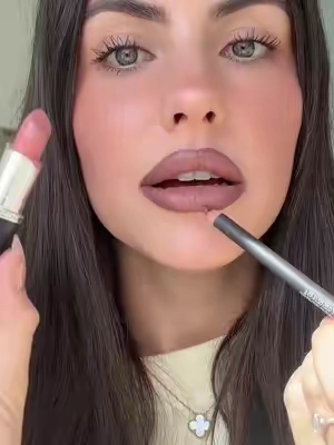 perfect lip combo for fall🍂 #mac #maccosmetics #maclipstick #falllipcombo #falldealsforyou 